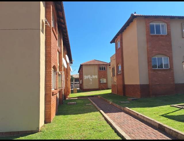 3 BEDROOM FLAT FOR SALE IN RENSBURG